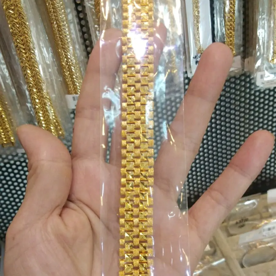 gelgelang motif rantai plat.