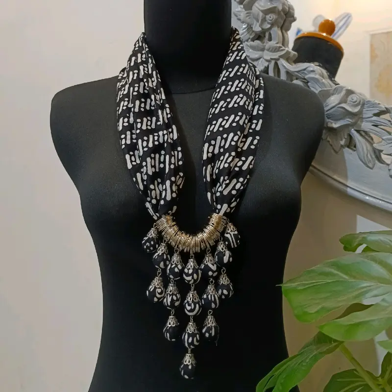 Kalung Batik Anggur Rumbai Hadiah Wanita 4