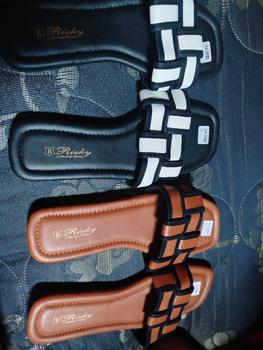Product Review of Sandal Slop Motif Kotak/Sandal Wanita Terbaru from L**i 1