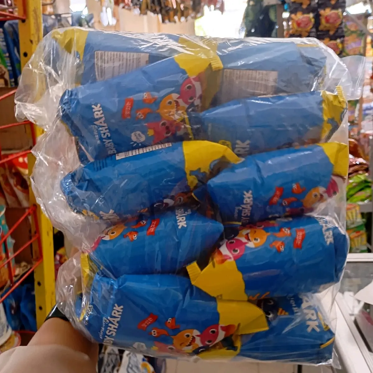 snack shark  1 dus isi 4 pck isi 40 pcs