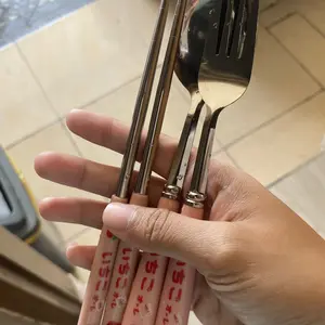 Senyum H1083 Set Alat Makan Stainless Steel Motif Lucu Komplit Sendok Garpu Sumpit Plus Box Tahan Karat Cocok untuk Bebekan Bahan Berkualitas Ukuran 18 cm Berat 81 gram H937