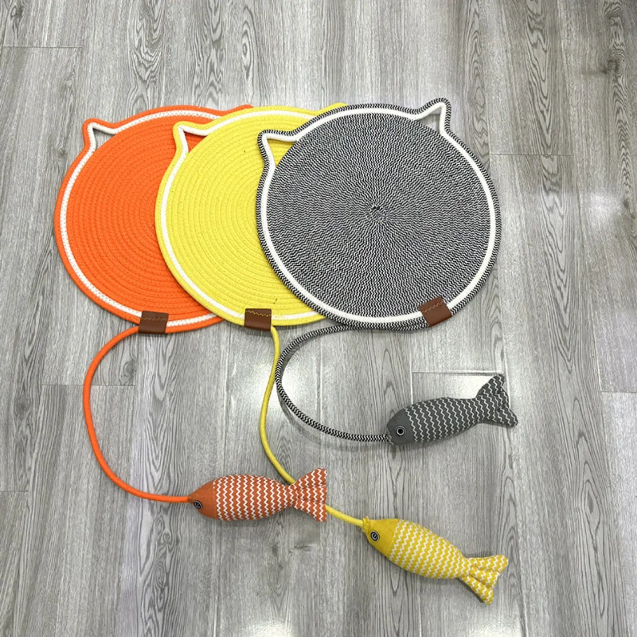 Breathable Woven Pet Mat Cat Bed Mat Cat Scratching Mat + Self-entertainment Toy Fish Four-season Universal Cat and Dog Comfortable Sleeping Mat