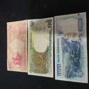 3 lembar kertas kuno tahun 1990