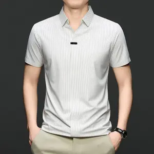 Kemeja polo lengan pendek bergaris untuk pria dengan kerah V ala Korea, cocok untuk dipakai sehari-hari.