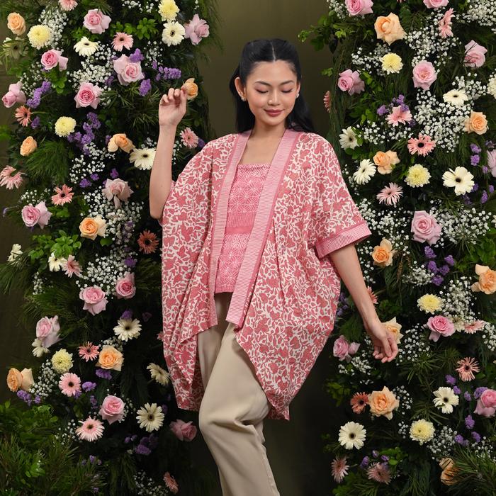 Gambar NONA RARA - Kusuma Cirebon T4098, Baju kerja batik blouse wanita modern - ALL SIZE dari Nona Rara Batik Kota Administrasi Jakarta Timur Tokopedia