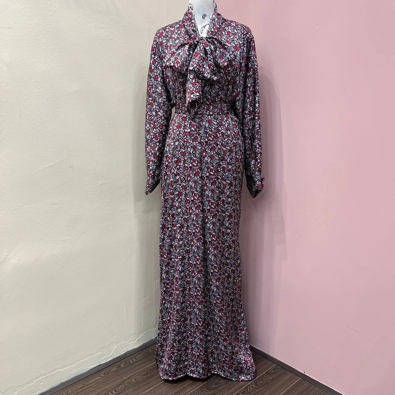 Charlotte Tie-Neck Dress Printed with adjustable belt