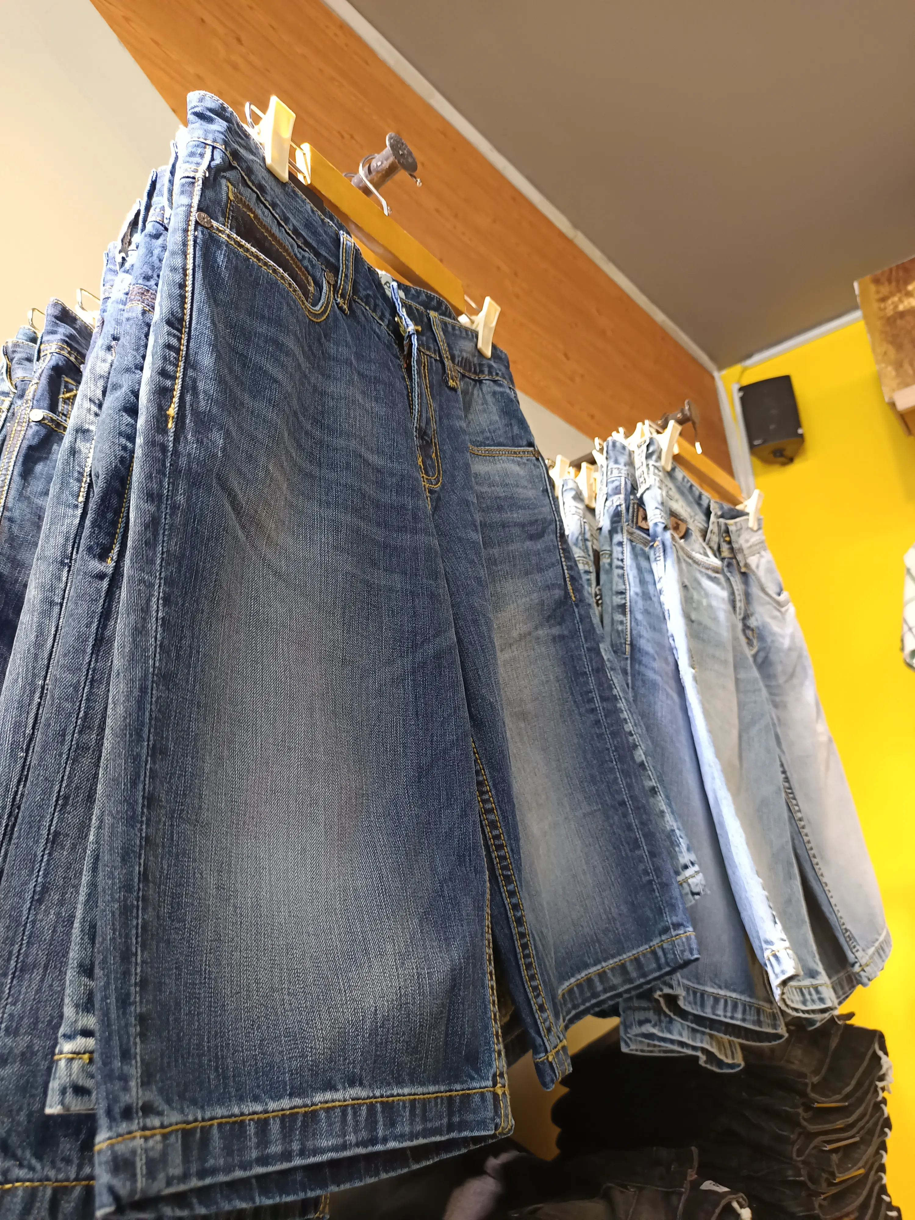 Jeans Pendek SPESIAL PRICE 60% Random Pria