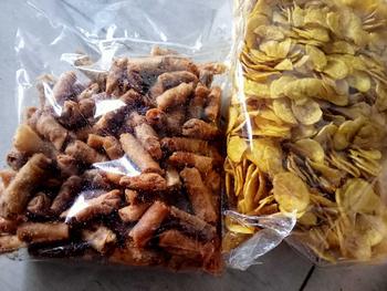 Product Review of paket bundling 1 kg keripik pisang kepok gurih & sumpiah abon udang Camilan Snack from B**a A**a 2