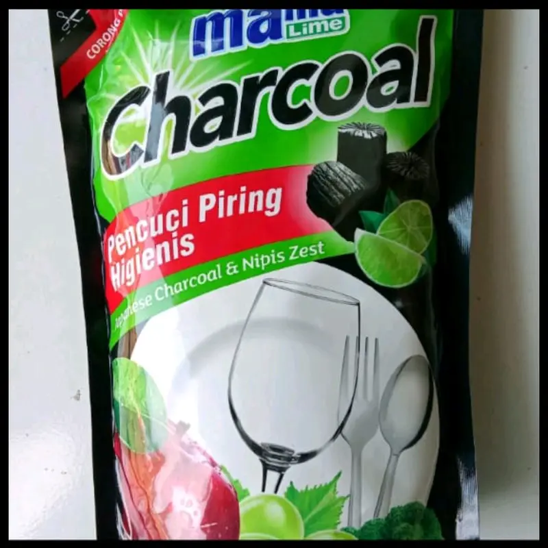 SABUN PENCUCI PIRING HIGIENIS/MAMA LIME CHARCOAL/CAIRAN PENCUCI PIRING HIGIENIS TIDAK PANAS DI TANGAN KEMASAN 680ml 1