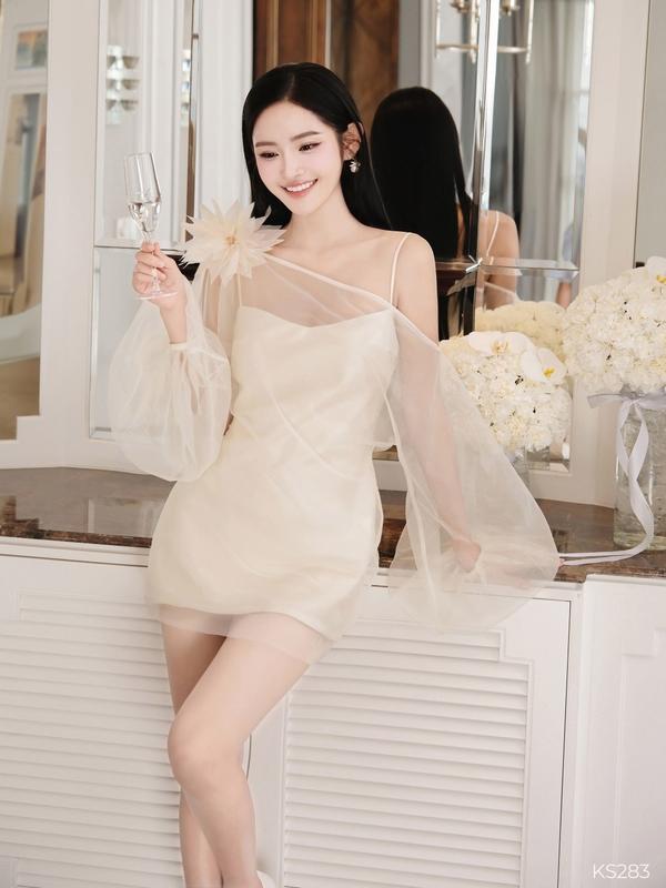 Khiết - Set váy Khiết lụa trượt phối áo choàng lệch vai bồng bềnh đính hoa 3D phong cách dự tiệc KS283