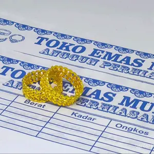 CINCIN COUPLE MOTIF TIKAR HOINGKONG BERLAPIS EMAS MUDA KADAR 18K TERMURAH FREE SURAT DARI TOKO