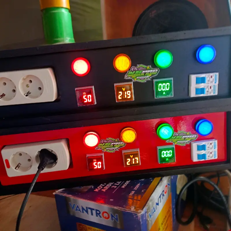 Panel listrik digital volt, amper, hz pisah 1