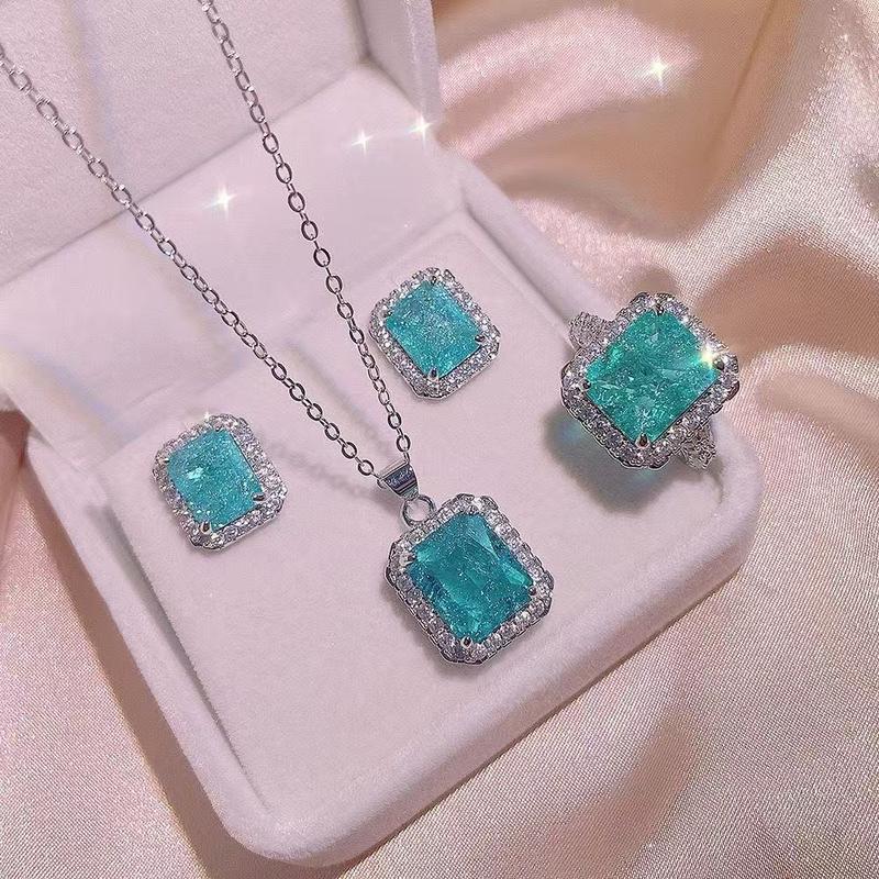 Bộ dây chuyền, bông tai và nhẫn Jelly Moon Xanh Biển đính đá zircon – Bộ trang sức ba món đơn giản và đa dụng dành cho nữ, mang phong cách xa xỉ nhưng vẫn phải chăng.