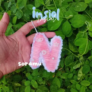 Ganci Insial Huruf Gantungan kunci keychain Kawat bulu by Soramu miracle