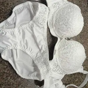 Bra Set BH + Celana Dalam Wanita / Push Up Bra Kawat Busa Tebal Pakaian Dalam Wanita Renda Motif Bunga Set Pakaian Dalam Minimalis Setelan