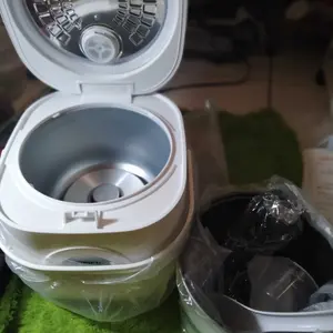 Rice Cooker Mini 1.2 Liter  Putih Praktis untuk Memasak Setiap Hari dengan Kapasitas 1.2 Liter dan Fitur Cook & Warm Otomatis