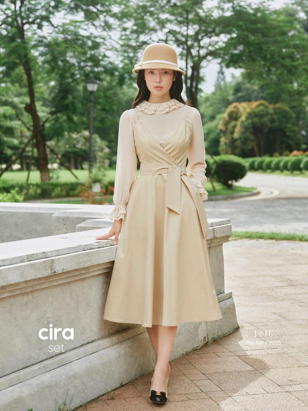 JOIE DES ROSES - Áo suông dài tay cổ tròn viền bèo và Váy hai dây cổ V dáng dài kèm đai CIRA SET 