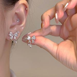 trang surc tam Spring Summer Silver Pearl Earrings Light Luxury High End Niche Celebrity Style Jewelry