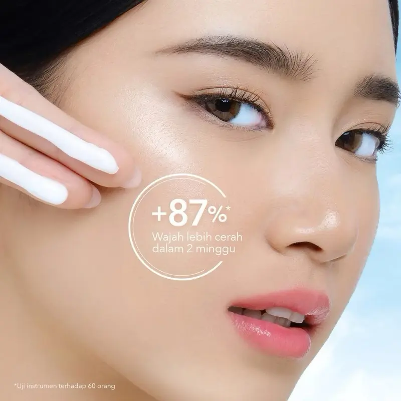 OMG Oh My Glow Bright Booster UV Barrier Sunscreen SPF 50 PA++++ | Niacinamide, Vitamin C, 0% Alchohol 3