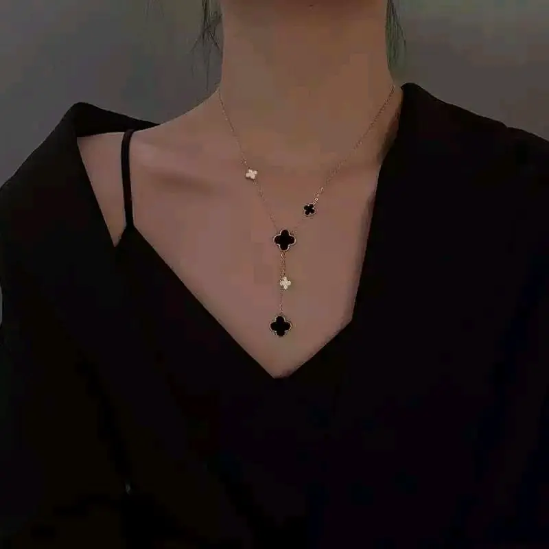 Kalung Titanium Wanita Ratai liontin bunga Hitam Putih Kalung Wanita fashion Juntai 2 Warna 2
