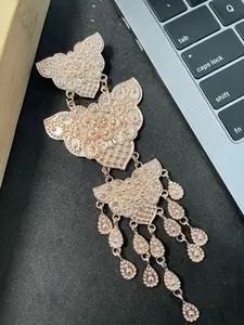 Bros Kebaya Elegan dengan Desain Bunga dan Gantungan Berkilau untuk Tampilan Lebih Mewah