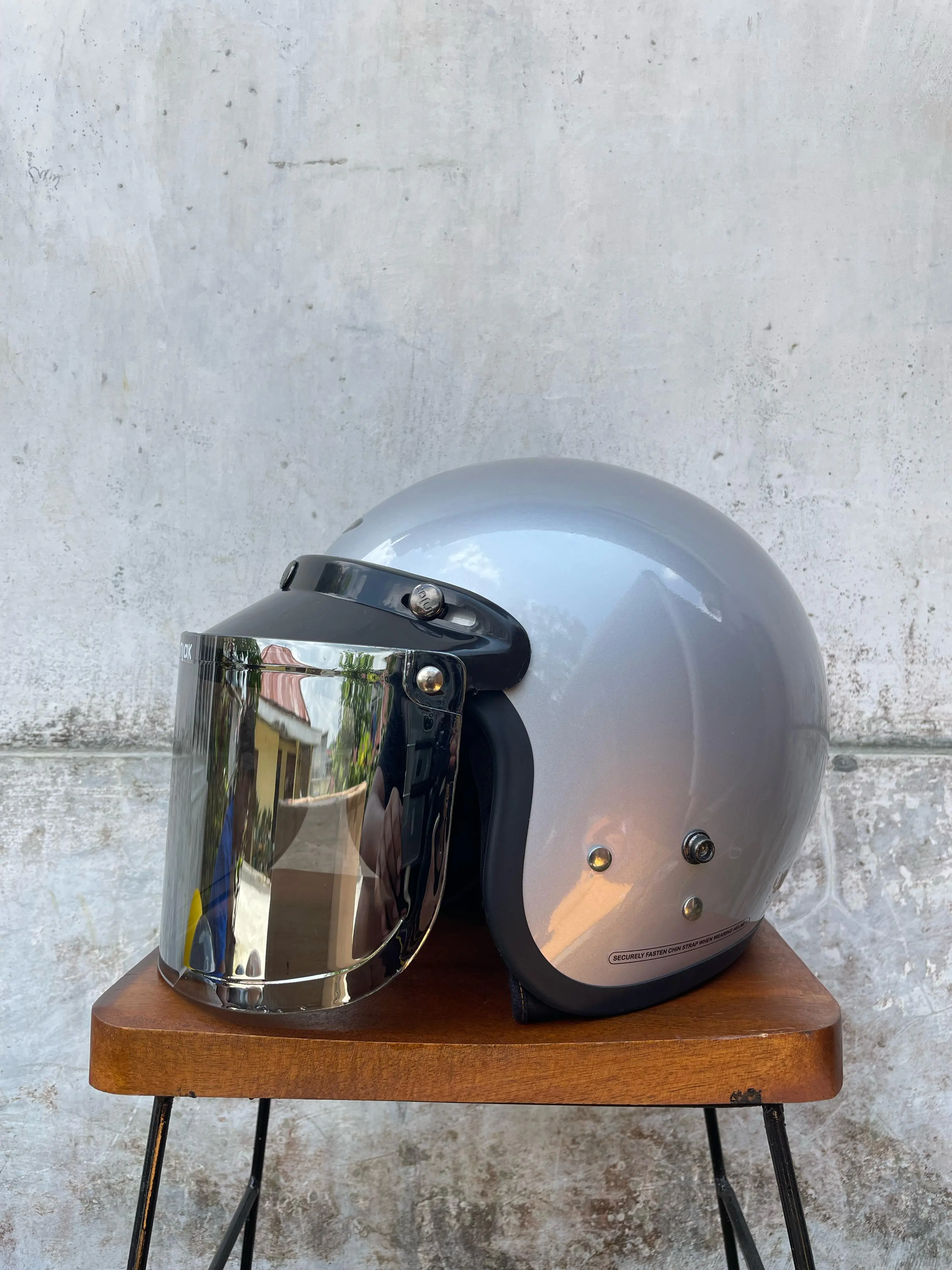 Helm Bogo Premium Full Leher Dewasa Hijab Wanita Pria SNI Terbaru Kaca Injack Datar Silver - Motorcycle