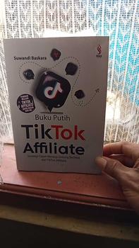 Product Review of Paket 2 Buku Isi Buku Putih Tiktok Affiliate + Kitab Hitam Tiktok Affiliate from b**n 1