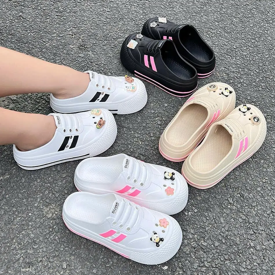 [ Tặng 4 Charm Ngẫu Nhiên ]Dép Sục Nữ Có Đính Charm Rất Chill, Mang Êm Chân Siêu Nhẹ Dép Không Thấm Nước - DH551