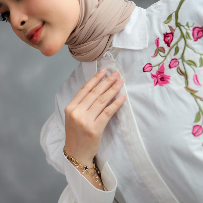 Puffy Blouse Bordir - Blouse Wanita Terbaru - Atasan Wanita Terkini - Kemeja Lengan Balon by EDek Baju Katun Basic embrodery Casual 4