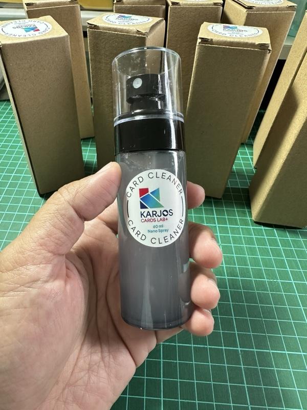 Pembersih Kartu TCG KARJOS Cards Lab+ Kemasan Baru Nano Spray 60 ml (bonus 20 ml) – Perawatan Permukaan Kartu Pokémon, Yugioh, One Piece, Koleksi kartu TCG Pembersih Kartu TCG KARJOS Cards Lab+ Kemasan Baru Nano Spray 60 ml (bonus 20 ml) – Perawatan Permukaan Kartu Pokémon, Yugioh, One Piece, Koleksi kartu TCG