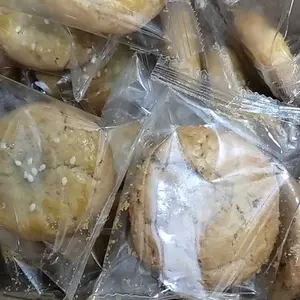 Kue renyah isi krim telur, camilan yang enak untuk sarapan atau teman minum teh sore.