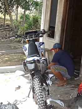 Product Review of DECAL HONDA CRF 150L PUTIH SUPERMOTO FULL BODY KEREN MINIMALIS SIMPLE MURAH TERBARU VIRAL- CRF GANK PUTIH 060 Motor from {**√ 2