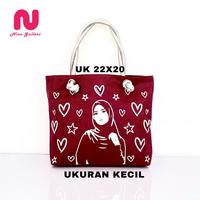 Gambar NISA GALLERI Tote Bag Wanita Hijab Emilia Kekinian Tote Bag Mini Motif Terbaru - Emilia Kecil H dari NISA GALLERI_NEW Kab. Tasikmalaya 4 Tokopedia
