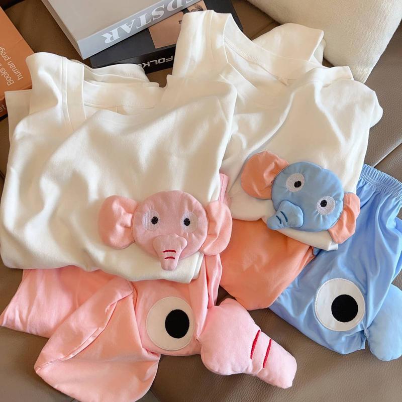 Product Introduction of Bộ Đồ Ngủ Mùa Hè, Phong Cách OOTD, Thiết Kế Hoạt Hình Cặp Đôi, ngắn Tay, Mỏng, Nam Và Nữ, Quần Đùi Mũi Voi Dễ Thương Và Vui Nhộn, Thích Hợp Cho Học Sinh, Bộ Đồ Mặc Nhà 1