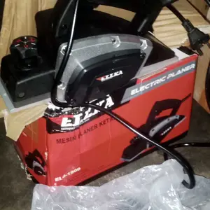 ELLKA Mesin Planer Serut Kayu Listrik 780 Watt 220V-260V Kecepatan 16000rpm Ukuran 82mm Garansi 2 Tahun Hitam