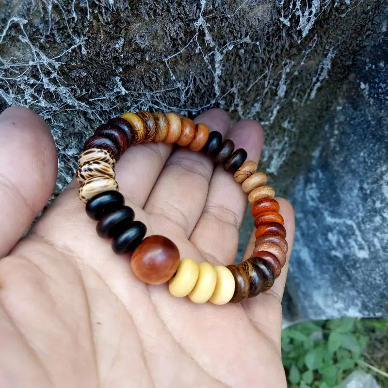Gelang kayu mix model pipih 33 butir 1