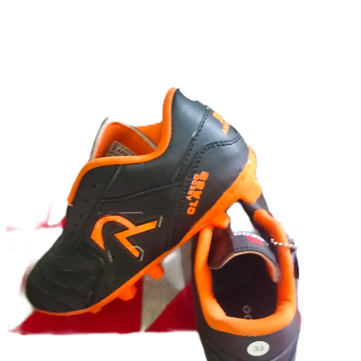 sepatu sepak bola anak,anak ukuran 33-37 bahan kulit asli..