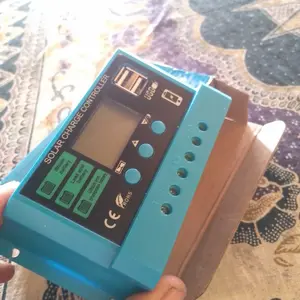 Pengontrol Pengisi Daya Surya Tampilan LED LCD PWM Surya 12V/24V 10A 20A 30A Panel USB Pengisi Daya Surya