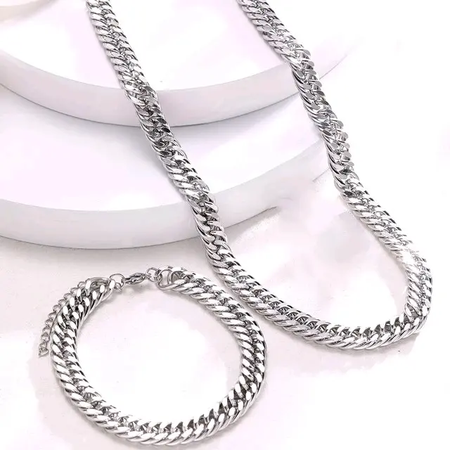 satu set kalung dan gelang berbahan titanium anti karat pemakaian pria dan wanita