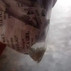 SILICAL GEL / SILLICAL GELL isi 100pcs pengawet makanan , sepatu , baju dll silika gel