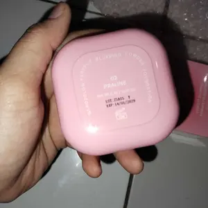 [Ready stock] Glad2Glow Perfect Blurring Powder Foundation Concealer Extract Wajah Ginger Kering Niacinamide Loose Mencerahkan Lasting Cushion Translucent Kusam Lemon