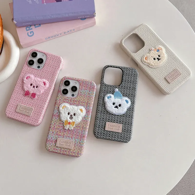Ốp iPhone, Hàng Mới Về, Họa Tiết Dệt Thời Trang, Gấu Thêu Dễ Thương, Thích Hợp Cho iPhone 16, 15, 14, 16Promax, Pro Plus, 13, 12, 11, Promax, 16Pro, Xr, X, Xsmax, Chống Sốc, Ốp Bảo Vệ Điện Thoại 0