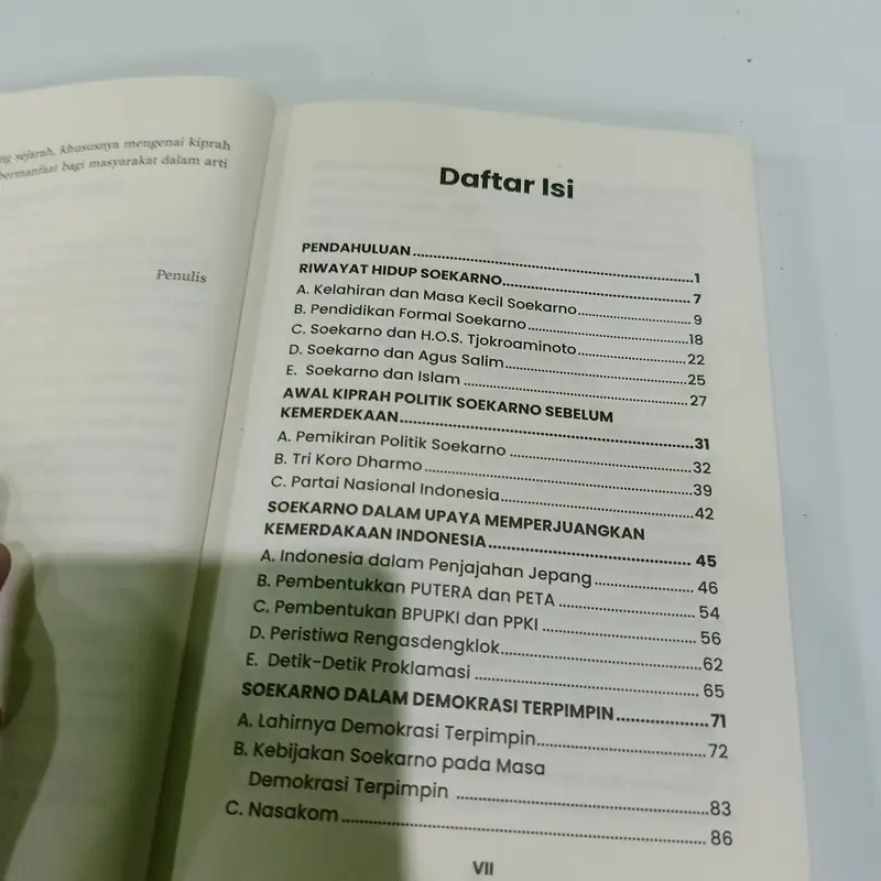 Buku Kiprah Politik Soekarno : Perjalanan panjang soekarno dalam mewujudkan kemerdekaan beserta kisah hidupnya - Yonita Yulia Yalinda - Anak Hebat Indonesia 1