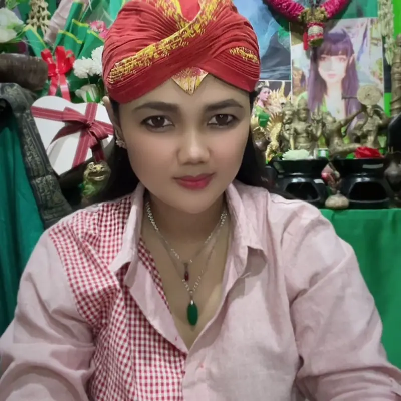PROMO +Kalung liontin hijau (aura) sudah di blesing untuk pembuka aura POSITIF tinggal pakai saja dan tidak ada pantangannya 1