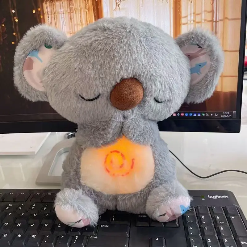 gấu koala nhịp thở Đồ Chơi Nhồi Bông, Có Hiệu Ứng Ánh Sáng Thở, Có Nhạc, Quà Tặng Ôm Ngủ Dễ Thương, Thích Hợp Cho Trẻ Sơ Sinh, Cặp Đôi Và Bạn Bè, Quà Tặng 4