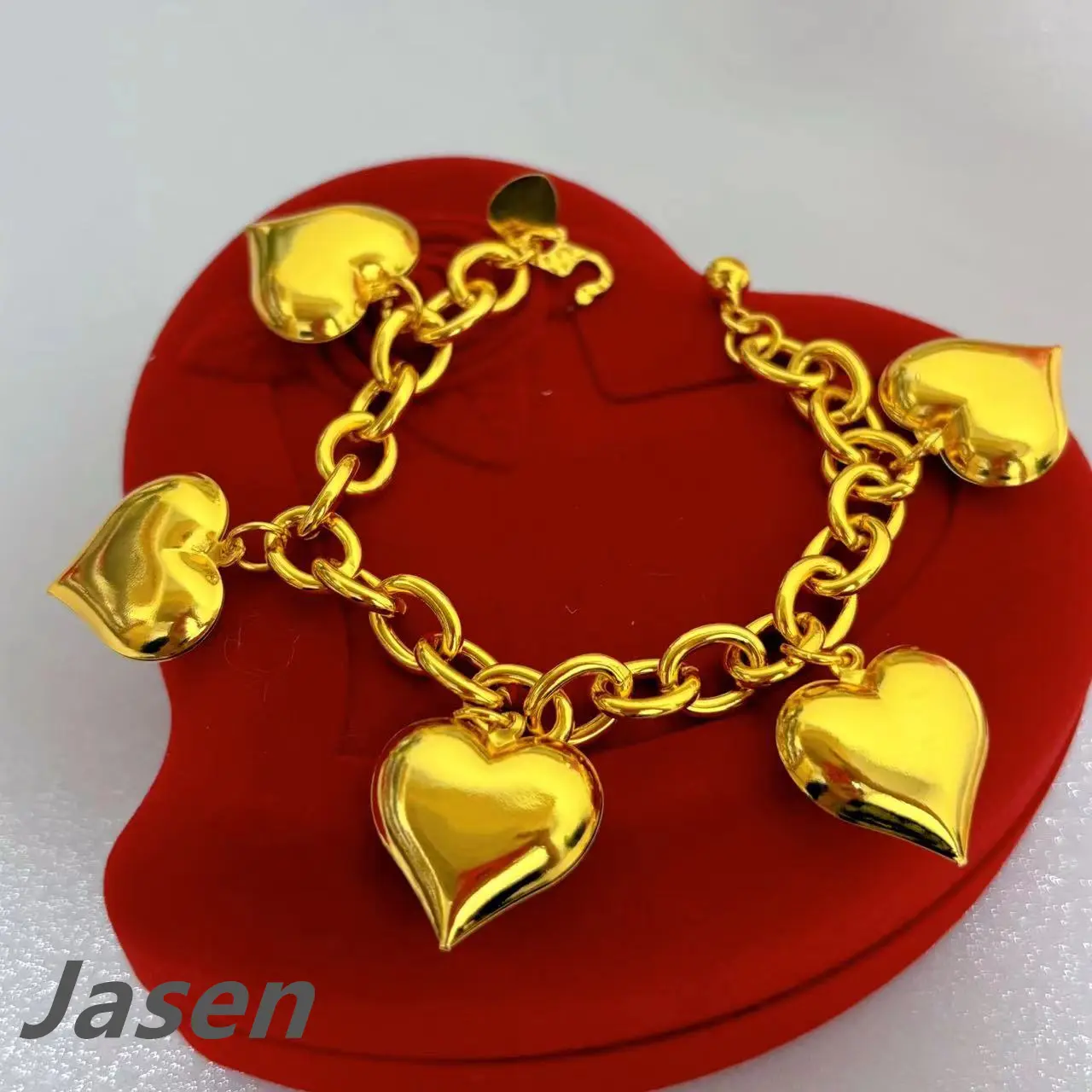 Heart-shaped pendant bracelet，New, light luxury, fashion，Chain length 20 cm