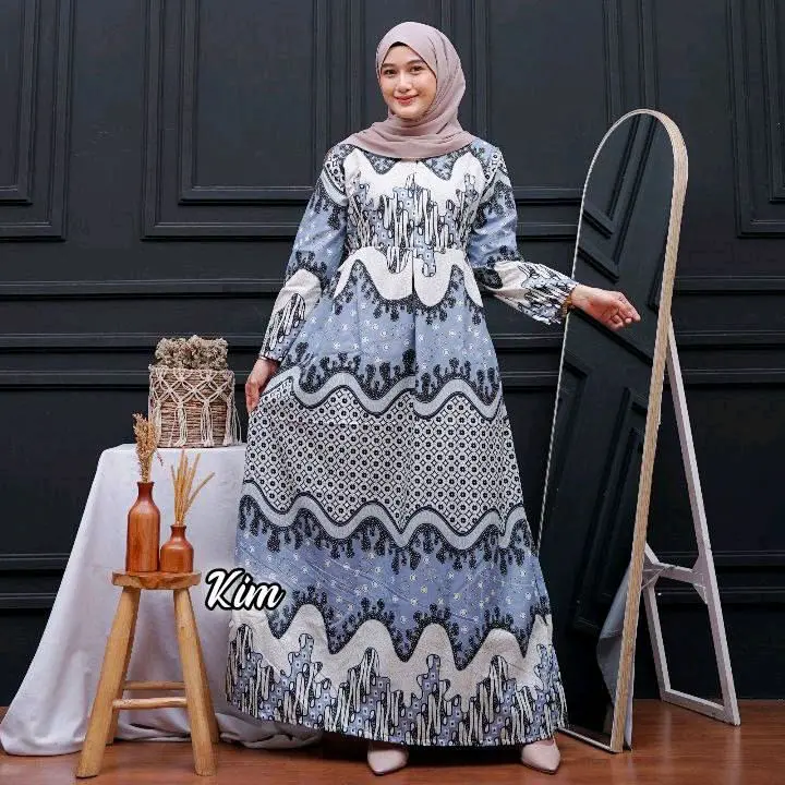 Baju Lebaran 2025 Couple Ayah Dan Ibu Sarimbit Warna Burgundy Terbaru Set Kemeja Dan Gamis Batik Syar'i Elegan Mewah Pasangan Dewasa  Motif Cantik 4