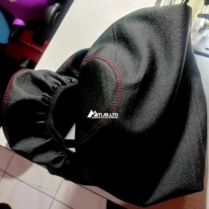 Sarung & Kulit Jok Motor  Motip Amplas Pasir Jahitan Warna Merah Double Stik Rapih 4