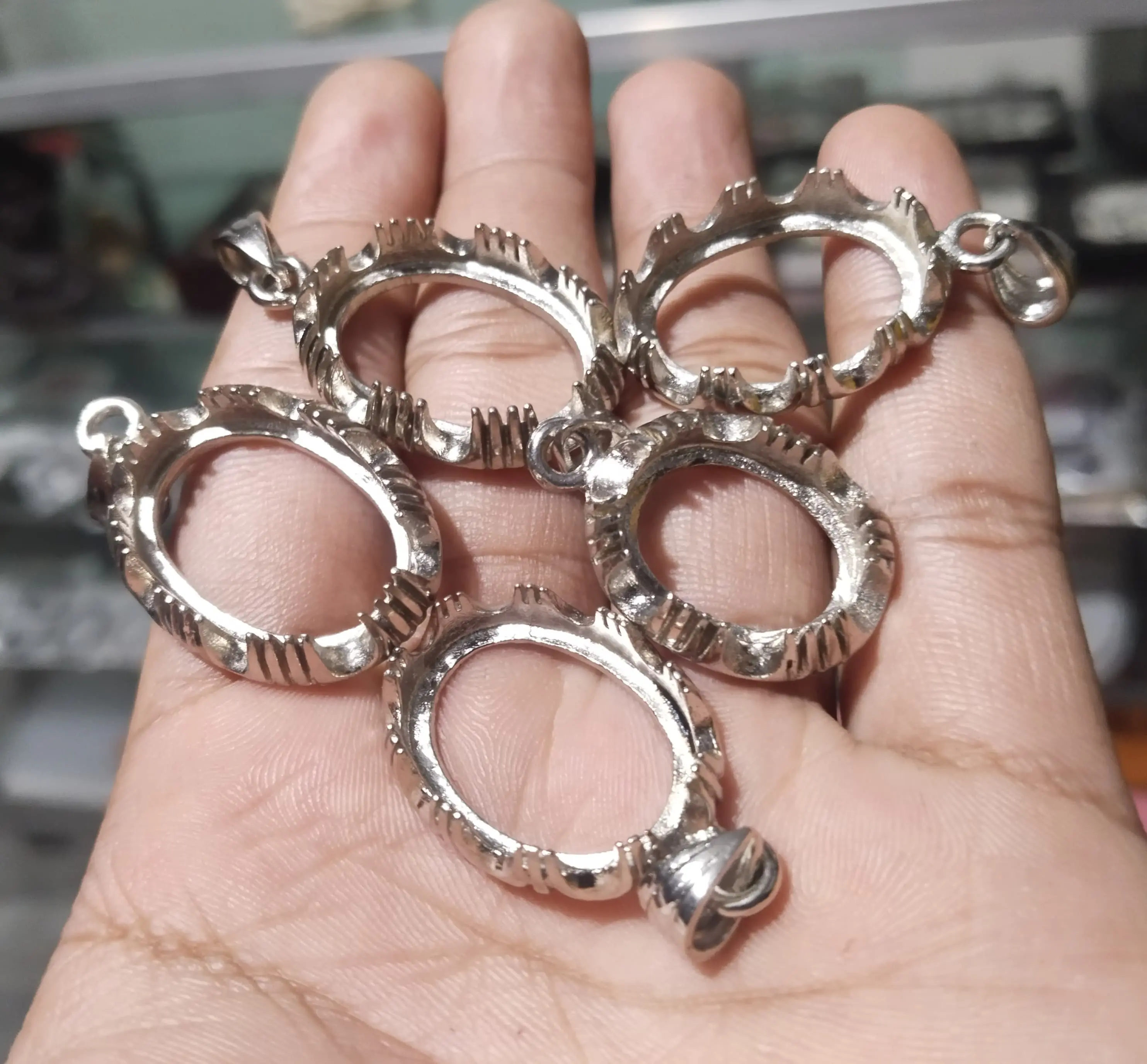 Emban Liontin , Ikat Liontin Alpaka Super