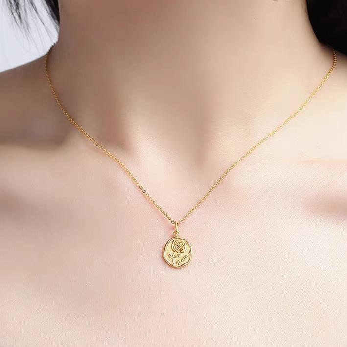 【Chow Tai Seng】18K Au750 Gold Rose Flower & Abacus Hot-selling Daily Fashion Pendant Necklace (with gift chain) 4